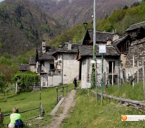 La  frazione di Anzuno, sulla via dei torchi dei mulini