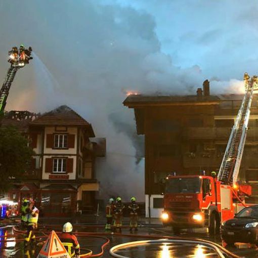 Svizzera, furioso incendio riduce in cenere tre condomini
