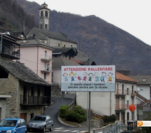 Una colonnina per ricariche elettriche a Seppiana
