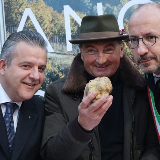 Un tartufo di 390 grammi e un piatto da 1691, i vincitori della Fiera del Tartufo di Asti. Continua 'I gioielli del territorio' [FOTOGALLERY]