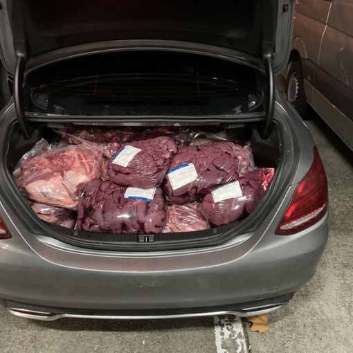 Carne sequstrata al confine (immagini fornite dall'Ufficio Federale della dogana e della sicurezza)