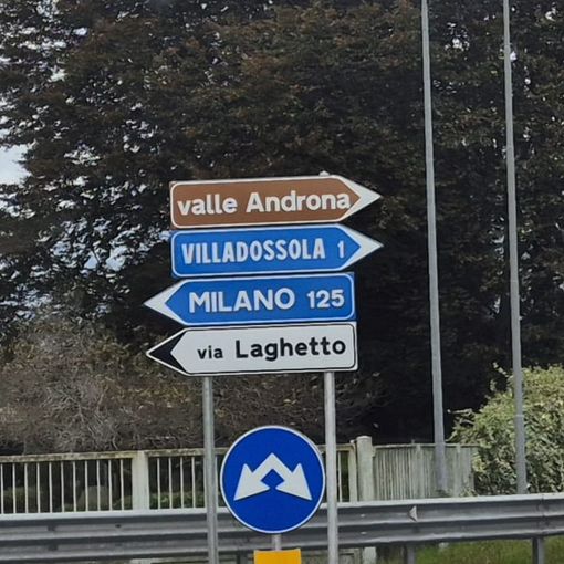 E alla rotatoria del Laghetto dei sogni spunta l'indicazione per 'Valle Androna'