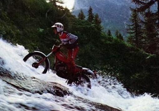 Quando Roberto Daverio risalì in moto una cascata  FOTO