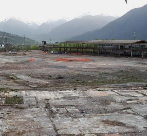 Non ancora del tutto demoliti i capannoni dell'ex Sisma