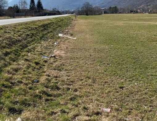 “Rifiuti ai lati della provinciale Domo-Villa”