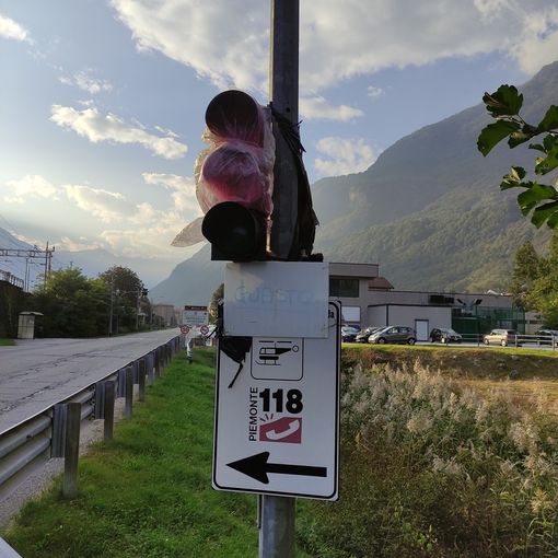 La minoranza di Premosello: “Da un anno non funziona il semaforo di via Donelli”