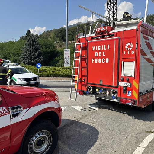 Gasolio sull'asfalto a Nosere, uomo cade dal suo scooter e viene portato in Dea FOTO