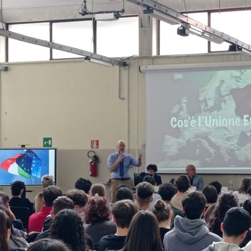 Come funziona l’Unione Europea? Gli studenti incontrano Alessandro Panza