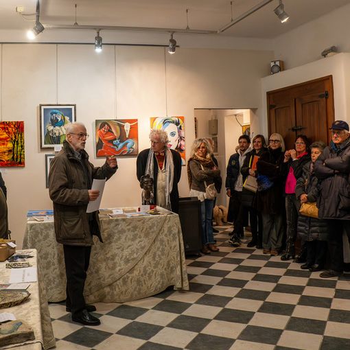 Le immagini della presentazione ed alcuni artisti accanto alle loro opere  (foto Mario Pasqualini)