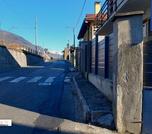 ''Il marciapiede di via Toce è pericoloso''