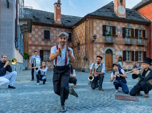 “Musica da bere”, a Santa Maria Maggiore sette originali appuntamenti tra concerti e teatro