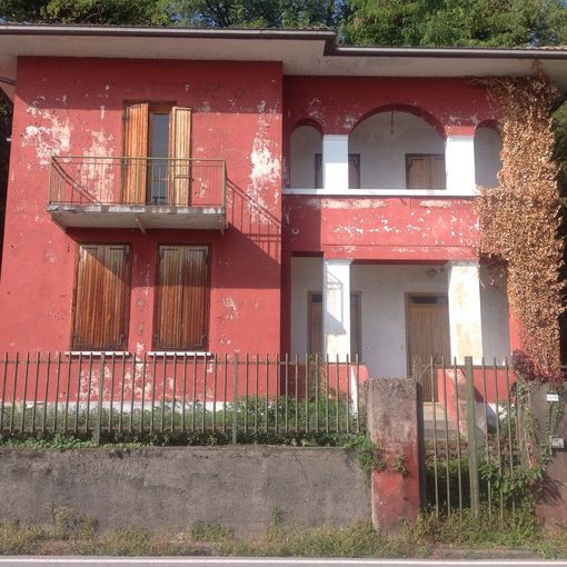 Va all'asta la casa cantoniera di Oggebbio