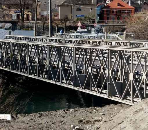 Foto: l'attuale ponte sul canale; ora Enel ne farà uno nuovo