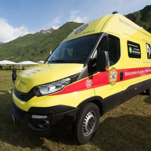 Escursionista bloccata sulle rocce a Pizzanco: salvata