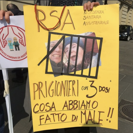 “Non siamo vaccinati e non possiamo andare a trovare gli anziani nelle Rsa”: rivolta no vax contro la Regione