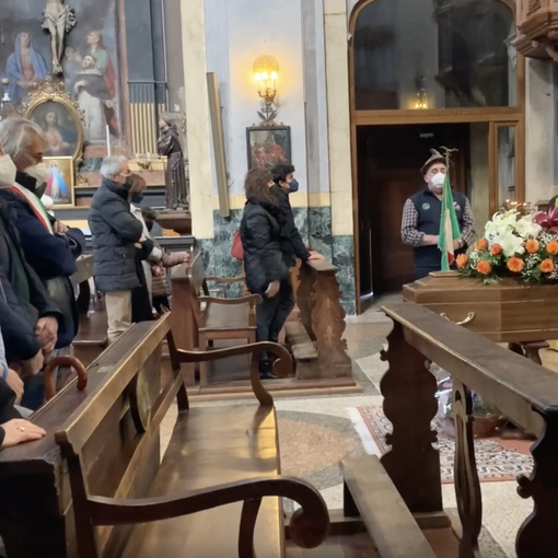 La Valle Vigezzo ha salutato il suo cantore. A Santa Maria il funerale di Benito Mazzi