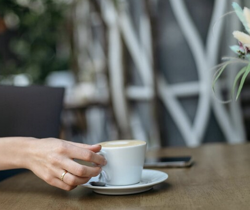 La segnalazione di due mamme: &quot;Impossibile bere un caffè nel centro storico domese&quot;