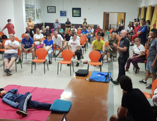 Bognanco, in tanti alla serata per imparare ad usare il defibrillatore