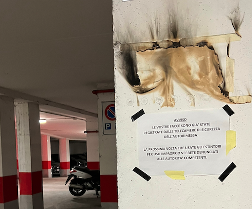 Vandalismi e degrado al parcheggio sotterraneo di via Sant'Antonio