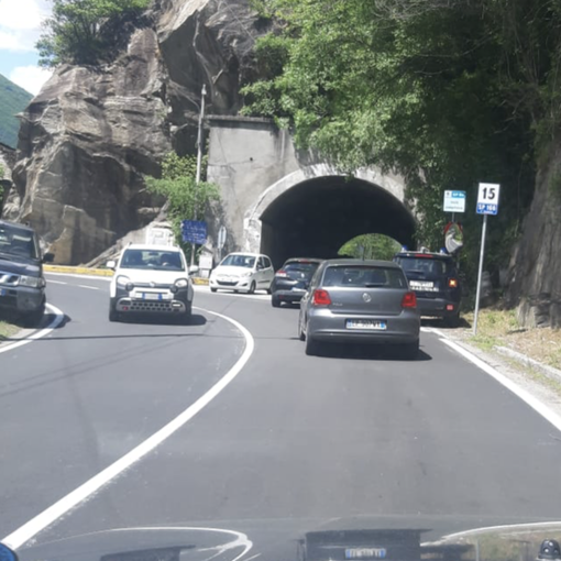 Scontro tra una bici e un'auto al Ponte della Masone