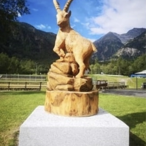 Antrona dedica una scultura allo stambecco del Cingino