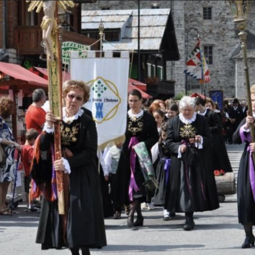 Macugnaga si veste a festa per il week end della Fiera di San Bernardo