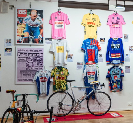 Al Carrefour una mostra dei cimeli di Pantani e Chiappucci