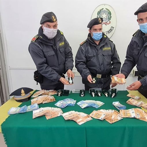 Iselle: sequestrati a una cittadina cinese 100 mila euro e 8 Rolex