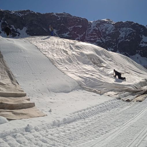 Riale ricicla la neve per anticipare la stagione degli sport invernali