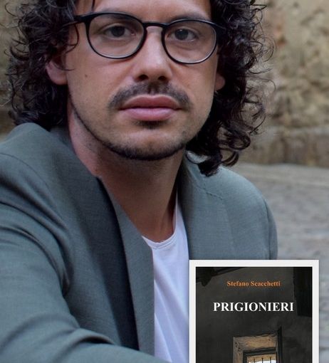 Stefano Scacchetti e la copertina del libro 'Prigionieri'