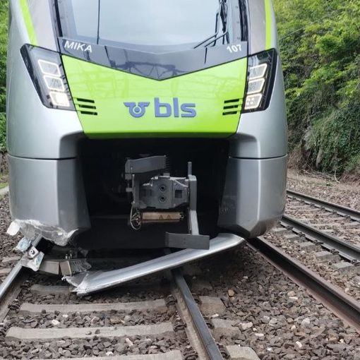 Incidente ferroviario a Preglia, passeggeri evacuati, ma linea ancora interrotta. VIDEO