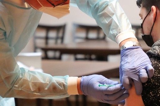 Covid e influenza, il picco in Piemonte entro fine anno: &quot;I vaccinati sono oltre 800.000&quot;