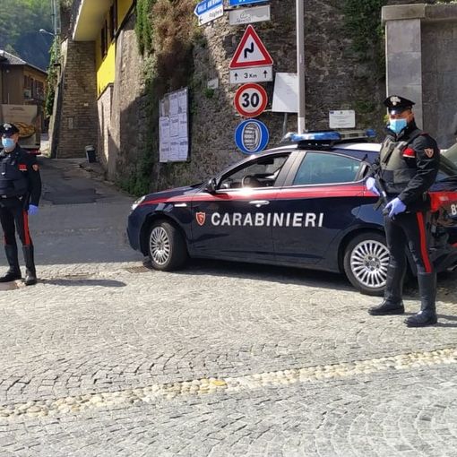 Aggrediscono a bastonate il vicino di casa, denunciati due fratelli 50enni di Villa