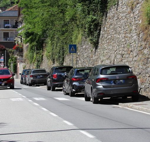 Parcheggi irregolari in via Zonca, il Comune garantisca la sicurezza