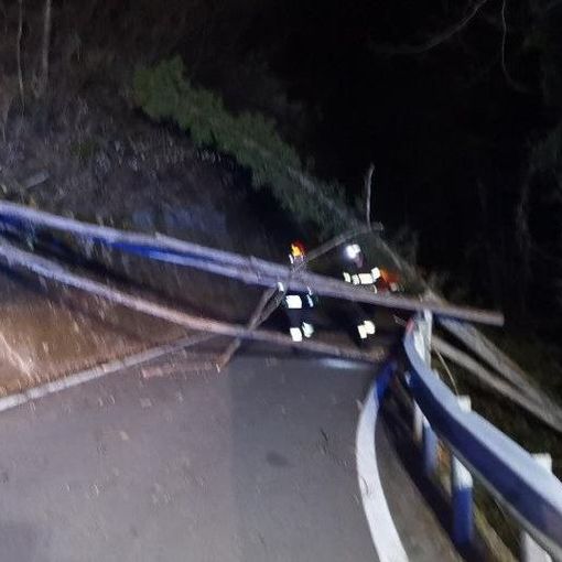Continuano i disagi provocati dal forte vento