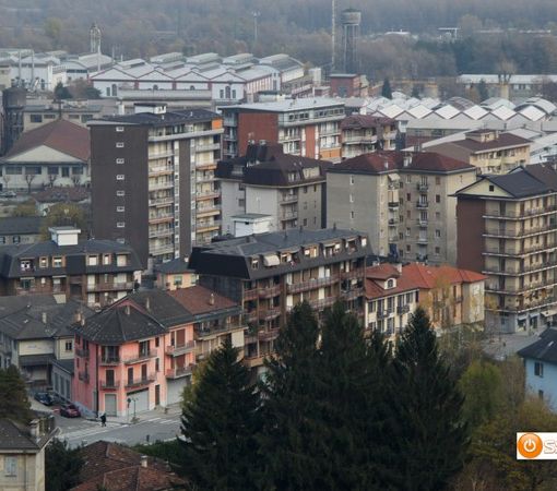 Danneggiate auto e giochi dell'asilo, identificata una donna