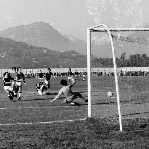Un derby tra Virtus Villa e Juventus Domo, ai tempi in cui sugli spalti c'erano centinaia di persone