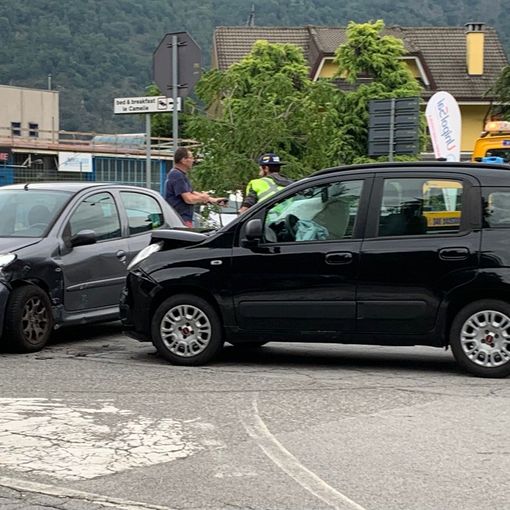 Incidente tra due auto in Regione Nosere FOTO