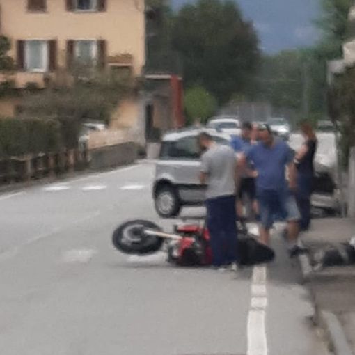 Beura, scontro tra una moto e un'utilitaria