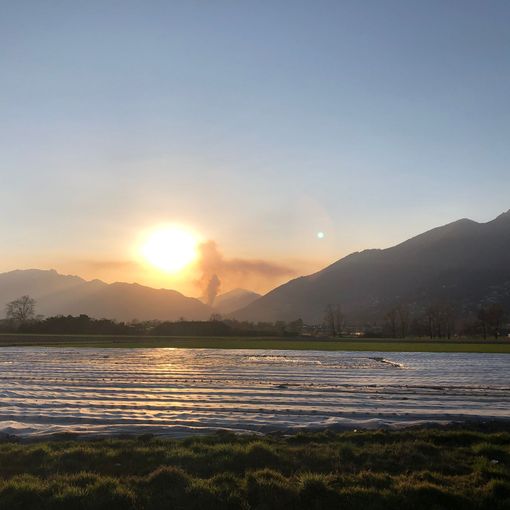 Un'altra giornata difficile per i frontalieri a causa dell'incendio nella Centovalli