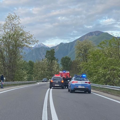 Domo, scontro tra due auto in superstrada
