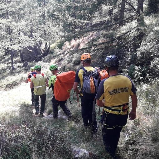 Si frattura una caviglia, novarese soccorsa ai Piani della Rossa