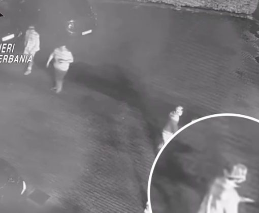 Accoltellò due uomini fuori dal locale notturno: arrestato dai carabinieri VIDEO