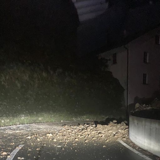 Frana nelle Centovalli, interrotto  il collegamento stradale tra Ossola e Canton Ticino