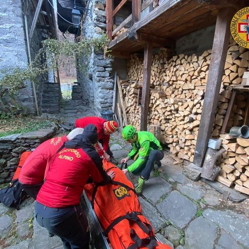 L'ambulanza non riesce ad arrivare per la strada ghiacciata, parto in casa per una donna a Borgomezzavalle