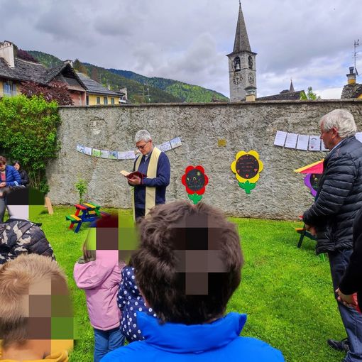 Dedicato alla maestra Emy il parco giochi delle scuole di Craveggia