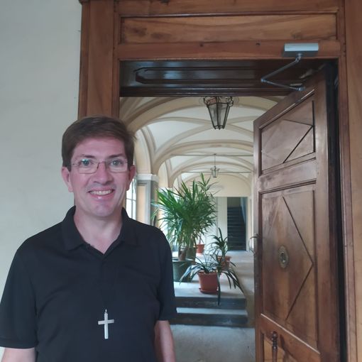 Don Michele Botto Steglia, rettore del Calvario, saluta la comunità del Sacro Monte VIDEO