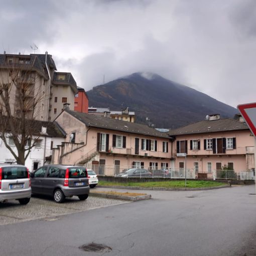 Donna stroncata da un malore in casa a Villa