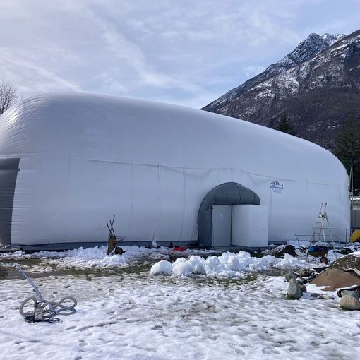 Ripristinata la copertura del padel crollata sotto la neve e per l'estate arriva un nuovo campo