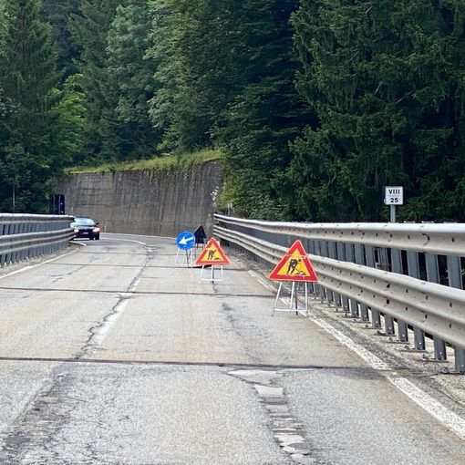 Salta un giunto sul viadotto dopo Re. I frontalieri: &quot;Anas intervenga per mettere in sicurezza la strada&quot;